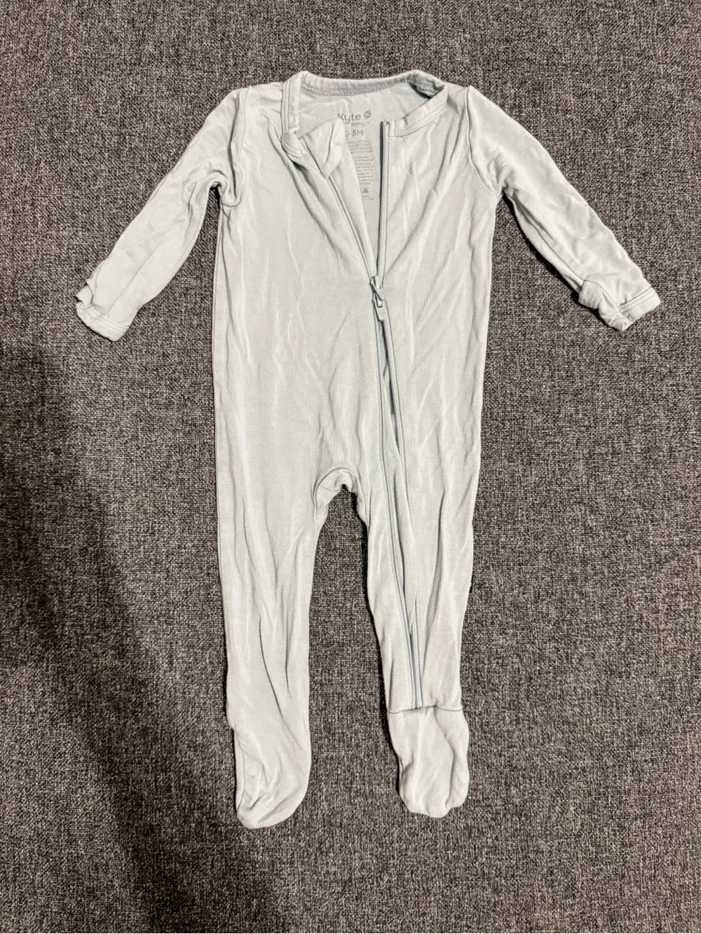 Kyte Baby Light blue/grey Baby One-Piece Footed Pajamas with Zipper